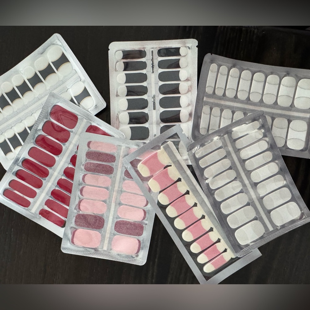 Peel-Off Nail Strip Set — Pink, Red, Gray, White